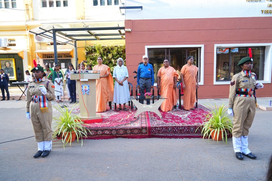திருச்சி  ஹோலிகிராஸ் கல்லூரியில் சுதந்திர தின கொண்டாட்டம் உற்சாகம்
