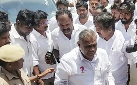 திருச்சியில் தவெக நிர்வாகிகள் மீது வழக்குப்பதிவு; தவெகவை கண்டு திமுக அஞ்சுகிறது- விஜய் கடும் கண்டனம்