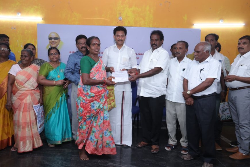 இலவச வீட்டு மனை பட்டா வழங்கிய அமைச்சர் அன்பில் மகேஷ்