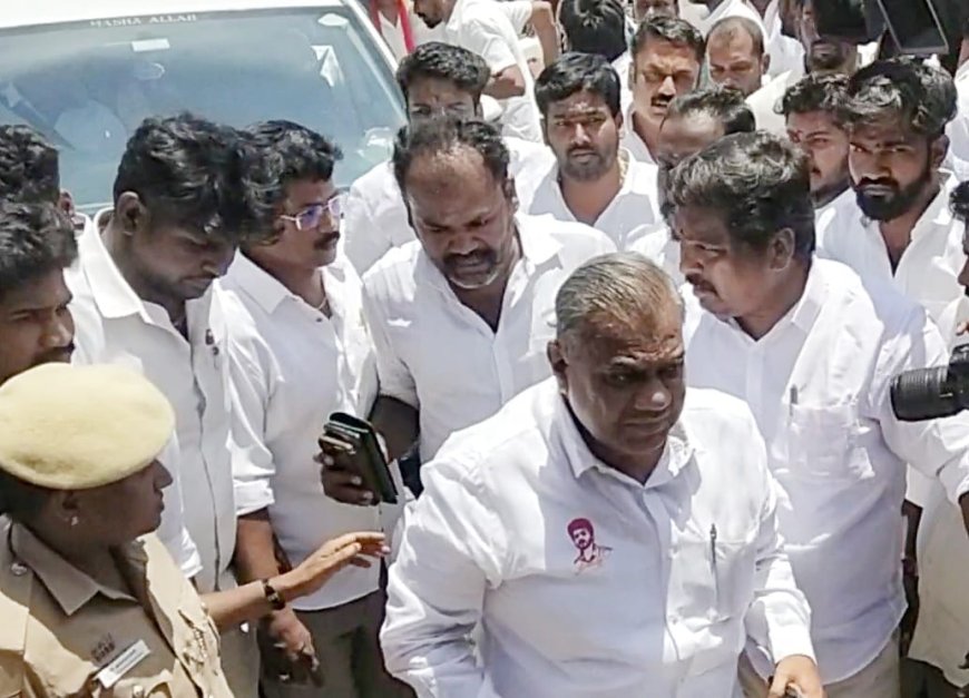 திருச்சியில் தவெக நிர்வாகிகள் மீது வழக்குப்பதிவு; தவெகவை கண்டு திமுக அஞ்சுகிறது- விஜய் கடும் கண்டனம்
