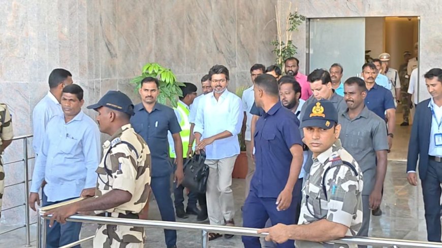 தவெக தலைவர் விஜய் திருச்சியில் இருந்து நாமக்கல் புறப்பட்டார்