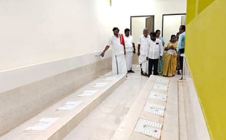 ஆடுதுறை அரசுப் பள்ளி கழிப்பறை விவகாரம்; 2 பேர் பணியிடை நீக்கம்