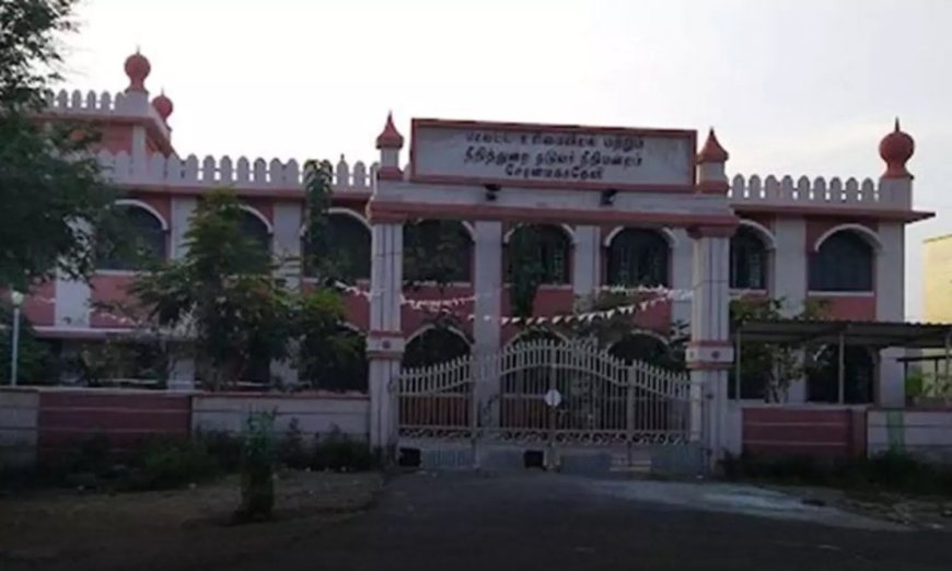 நெல்லையில் நீதிபதி மீது செருப்பு வீச்சு; வட மாநில வாலிபர் மீது வழக்கு
