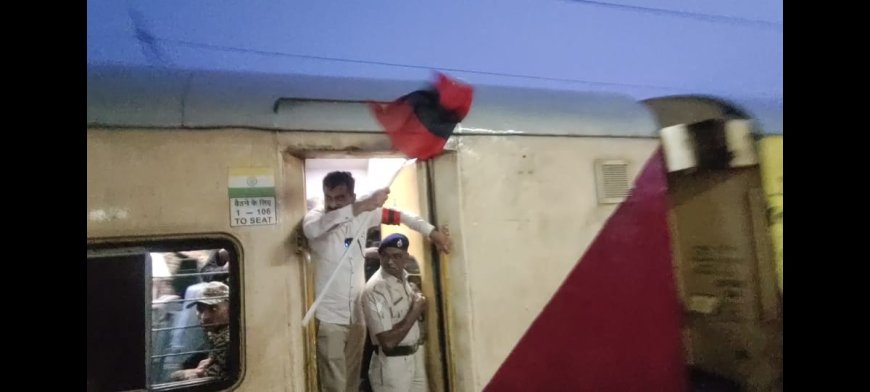 திருவெறும்பூர் ரயில் நிலையத்தில் நின்று சென்ற சிறப்பு ரயில்; எம்பி துரை வைகோ கொடி அசைத்து பயணம்; ரயில் பயணிகள் மகிழ்ச்சி