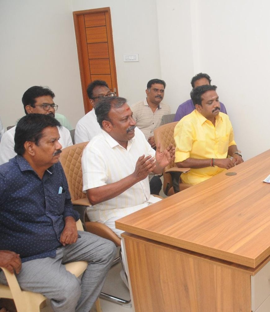 தீபாவளி பண்டிகைக்கு அடுத்த நாள் அக். 21ஆம் தேதி பொது விடுமுறையாக  அறிவிக்க தமிழ்நாடு தொடக்கப்பள்ளி ஆசிரியர் கூட்டணி  முதல்வருக்கு கோரிக்கை