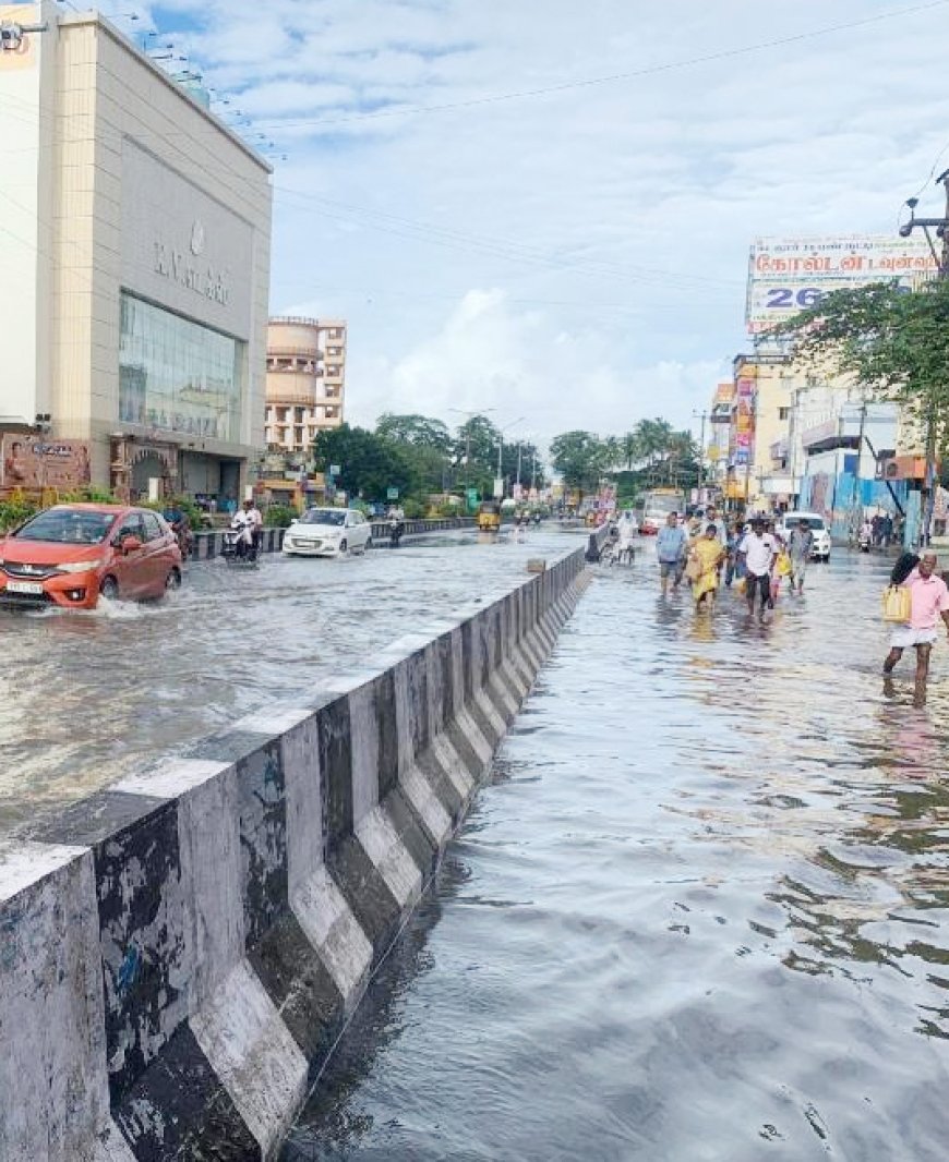 புதுச்சேரியில் மழை விட்டும் வடியாத தண்ணீரால் பொதுமக்கள் அவதி