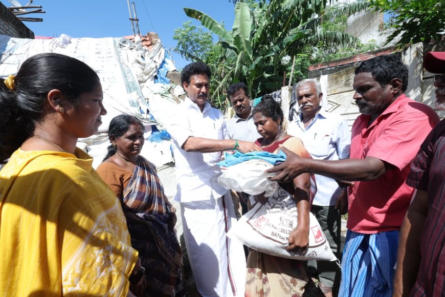 தொடர் மழையால் வீடு சேதம்; நிவாரணம் வழங்கிய அமைச்சர் அன்பில் மகேஷ்