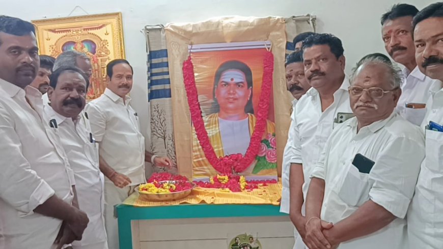 தேவர் திருஉருவப்படத்திற்கு மரியாதை செய்த முன்னாள் எம்பி ப.குமார்