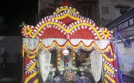 கல்லறை திருநாள்; முன்னோர்களுக்கு மலரஞ்சலி செலுத்திய கிறிஸ்தவர்கள்