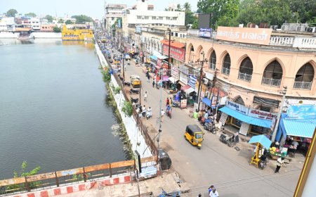 திருச்சி தெப்பக்குளம் பளிச்; பொதுமக்கள் மகிழ்ச்சி; தரைக்கடை வியாபாரிகள் போராட்டம்