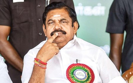 ‘அள்ளி’ கொடுக்கும் திமுக! ‘கிள்ளி’ கொடுக்காத அ.தி.மு.க.!