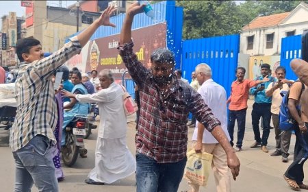 தரைக்கடை வியாபாரிகள்  தீக்குளிப்பு போராட்டம்