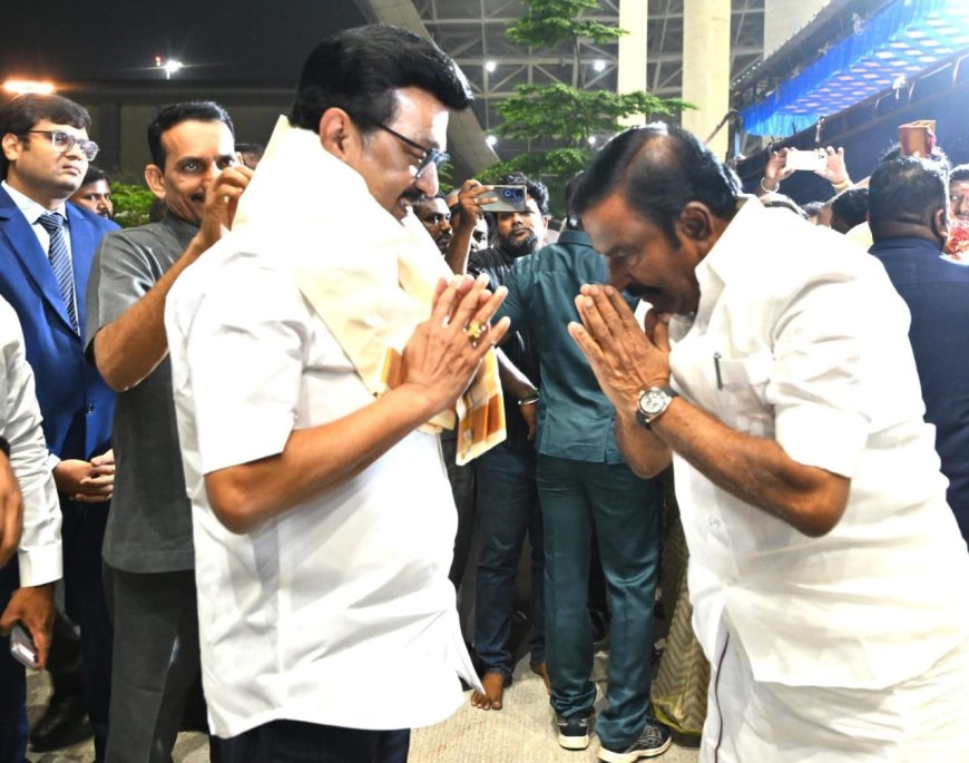 திருச்சிக்கு வந்தார் முதல்வர்; அமைச்சர்கள், அதிகாரிகள் உற்சாக வரவேற்பு
