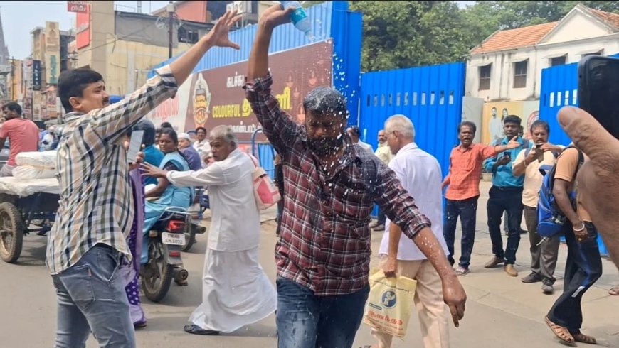 தரைக்கடை வியாபாரிகள்  தீக்குளிப்பு போராட்டம்