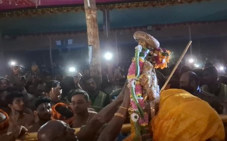 சொர்க்கவாசல் நிகழ்வின்போது திடீர் மின் தடை; இருளில் நின்ற நம்பெருமாள்:போலீஸாருக்கிடையே தள்ளுமுள்ளு; பக்தர்கள் அதிருப்தி; ஆட்சிக்கு அபசகுணமா?