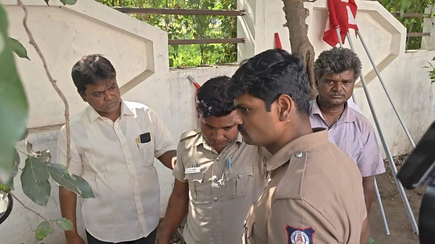 மது போதையில் பாதுகாப்பு பணியில்  ஈடுபட்ட காவலர்: பொதுமக்கள் அதிர்ச்சி