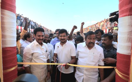நேருவும், மகேஷும் திருச்சிக்கு பல்வேறு நலத்திட்டங்களை கொண்டு வந்துள்ளனர்: சூரியூர் ஜல்லிக்கட்டு மைதானத்தை திறந்து வைத்து உதயநிதி பேச்சு 
