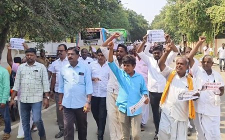 கோயில் சொத்து முறைகேடு; 2 கோடி ரூபாய் பணம் எங்கே? பொய் வழக்கு போடும் போலீசார் ;ஆட்சியர் அலுவலகம் முன்பு கிராம மக்கள் சாலை மறியல்