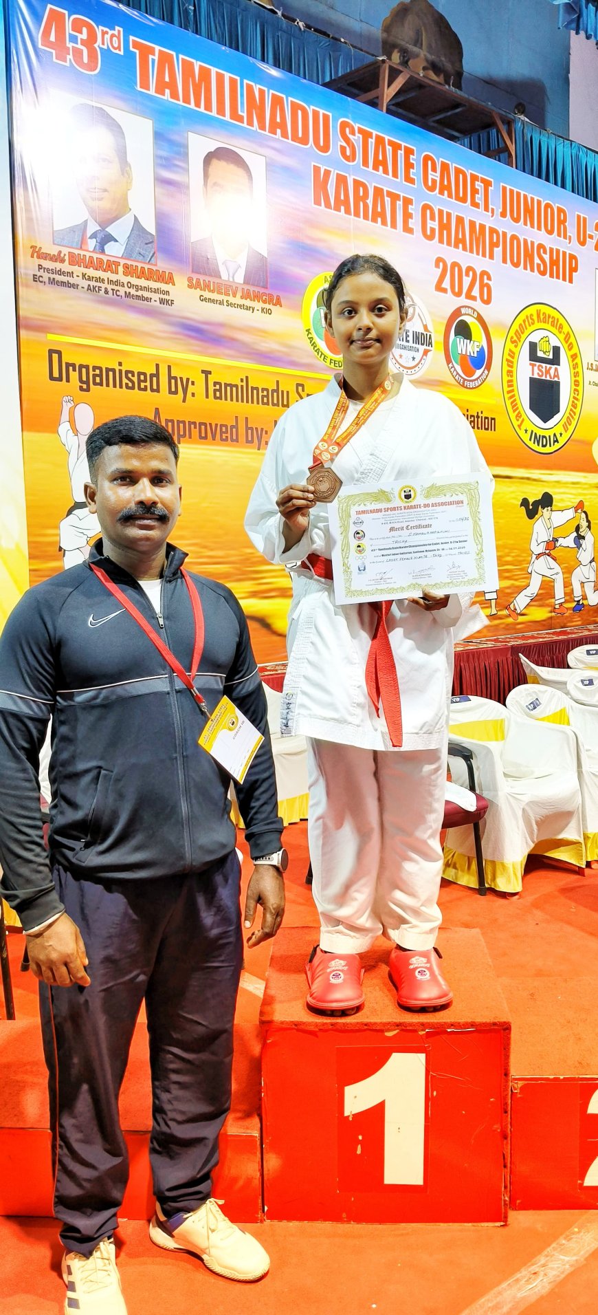 கராத்தே போட்டியில் வெண்கலம் வென்ற திருச்சி மாணவி