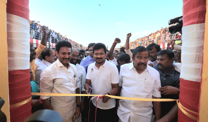 நேருவும், மகேஷும் திருச்சிக்கு பல்வேறு நலத்திட்டங்களை கொண்டு வந்துள்ளனர்: சூரியூர் ஜல்லிக்கட்டு மைதானத்தை திறந்து வைத்து உதயநிதி பேச்சு 