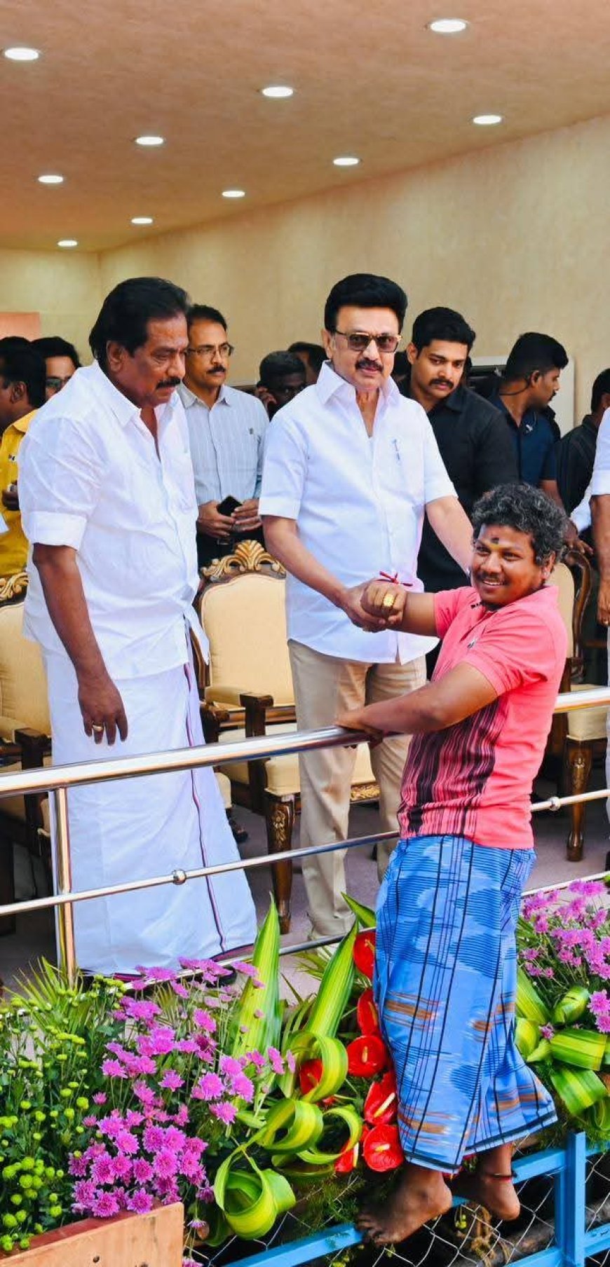 சிறந்த மாடுபிடி வீரர்களுக்கு முன்னுரிமை அடிப்படையில் அரசுப் பணி  -  முதல்வர் ஸ்டாலின் அறிவிப்பு