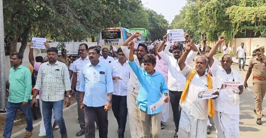 கோயில் சொத்து முறைகேடு; 2 கோடி ரூபாய் பணம் எங்கே? பொய் வழக்கு போடும் போலீசார் ;ஆட்சியர் அலுவலகம் முன்பு கிராம மக்கள் சாலை மறியல்