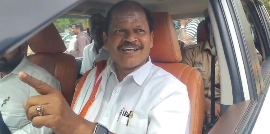 திருச்சி நீதிமன்ற வளாகத்தில் இந்து மக்கள் கட்சியினருக்கும், வழக்கறிஞர்களுக்கும் இடையே தள்ளுமுள்ளு