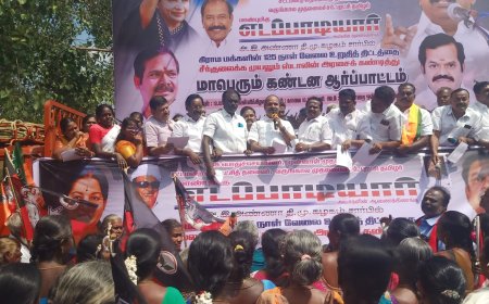 அடுக்கடுக்கான கேள்விகளுடன் ஆர்ப்பாட்டம் நடத்திய முன்னாள் எம்பி  ப.குமார்