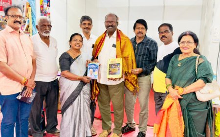புத்தகத் திருவிழாவில் சமூக ஆர்வலருக்கு பாராட்டு 