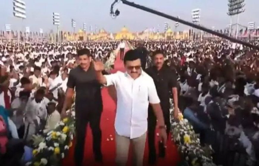 விஜய் பாணியில் விருதுநகரில் மு.க.ஸ்டாலின் ரேம்ப் வாக்