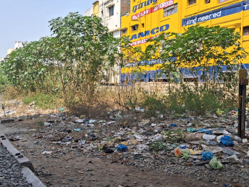 குடியிருப்புவாசிகளை தொந்தரவு செய்யும் விஷ ஜந்துகள்; பாதுகாப்பு கோரி ரயில்வே நிர்வாகத்திடம் பொதுமக்கள் புகார்