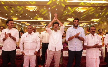 குடும்பத் தலைவிகளுக்கு மாதம் ரூ.2500; கட்டணமின்றி வருடத்திற்கு 6 கேஸ் சிலிண்டர்கள்  - மகாபலிபுரத்தில் விஜய்