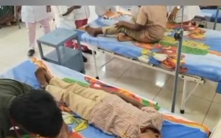 கோவையில் மதிய உணவில் பல்லி : 34 பள்ளி மாணவர்கள் உடல்நலம் பாதிப்பு- பள்ளி முன்பு போலீசார் குவிப்பு