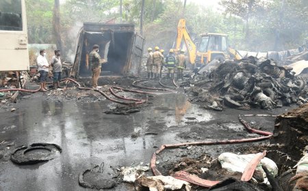திருச்சியில் பயங்கர தீ விபத்து: 10 மணி நேரம் போராடி தீயை அனைத்த வீரர்கள்: பல லட்சம் மதிப்பிலான பொருட்கள் எரிந்து நாசம் 
