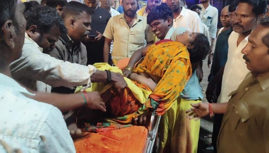 சமயபுரம் கோவிலில் மேற்கூரை  விழுந்து இளம்பெண் பலி: கும்பாபிஷேகம் நடந்து நான்கு ஆண்டுகளிலேயே விபத்து