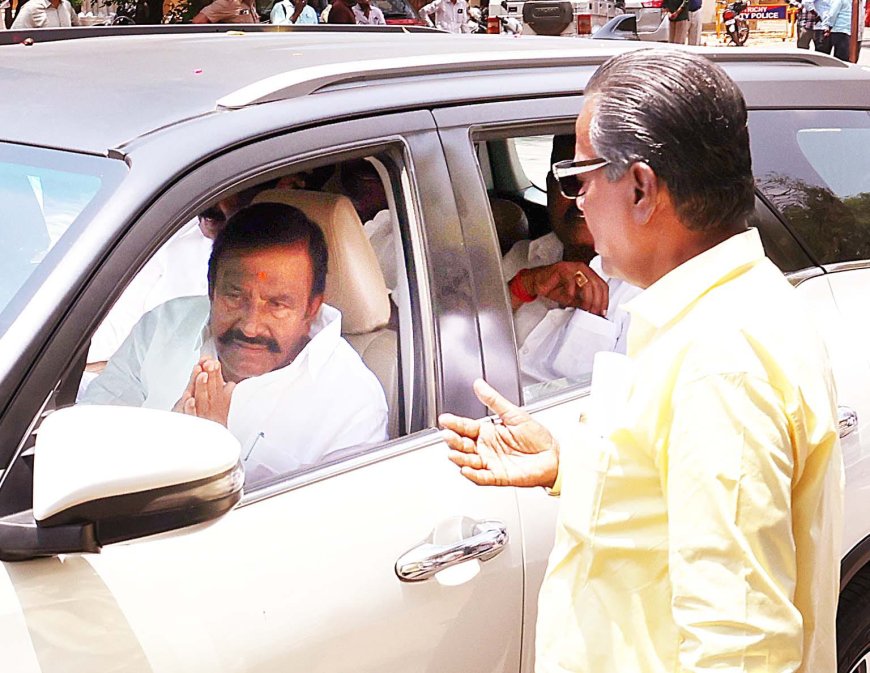 முதலில் வந்தார், நேருவிடம் வாழ்த்தும் பெற்றார் 