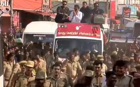 திருச்சியில் விஜய் பிரசாரம்;; தேவாலயத்தில் முட்டி போட்டு பிரார்த்தனை ; விமான நிலைய சாலை ஸ்தம்பித்தது