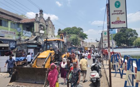 திருச்சி தெப்பக்குளம் பகுதியில் ஆக்கிரமிப்பு கடைகள் அகற்றம்: தேர்தல் முடிந்த கையோடு மாநகராட்சி அதிரடி