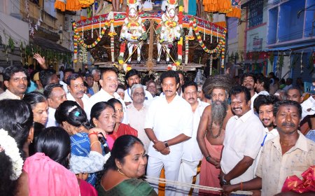 ஆரூரா, ஓம் நமசிவாய கோஷம் விண்ணதிர மலைக்கோட்டை சித்திரை தேரோட்டம் கோலாகலம்; அமைச்சர் அன்பில் மகேஷ் பங்கேற்பு 