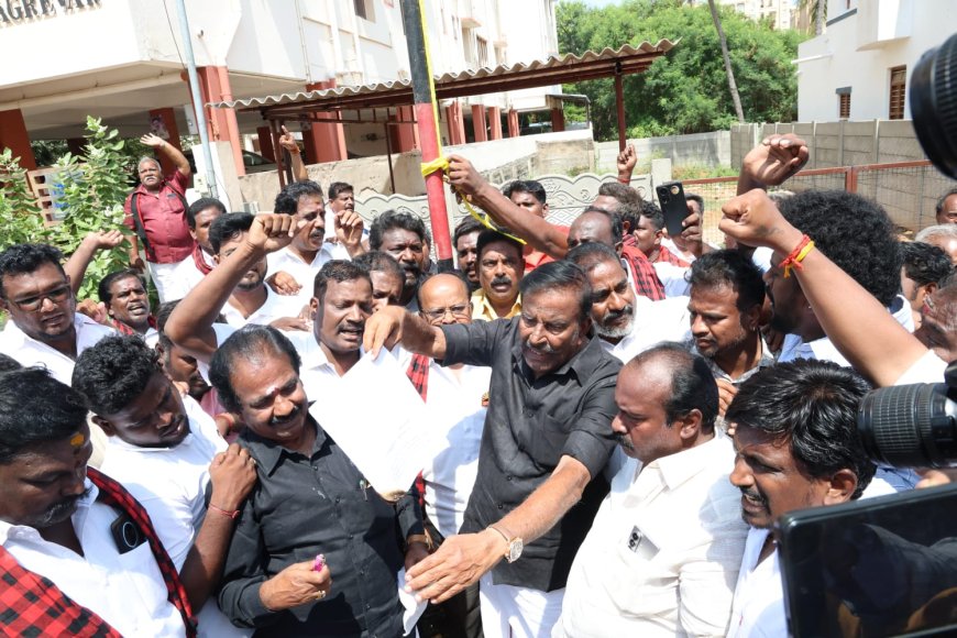 தொகுதி மறுவரையறை மசோதா; கருப்புக் கொடி ஏற்றி போராடிய அமைச்சர்கள்
