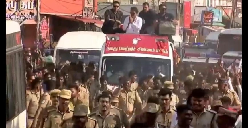 திருச்சியில் விஜய் பிரசாரம்;; தேவாலயத்தில் முட்டி போட்டு பிரார்த்தனை ; விமான நிலைய சாலை ஸ்தம்பித்தது