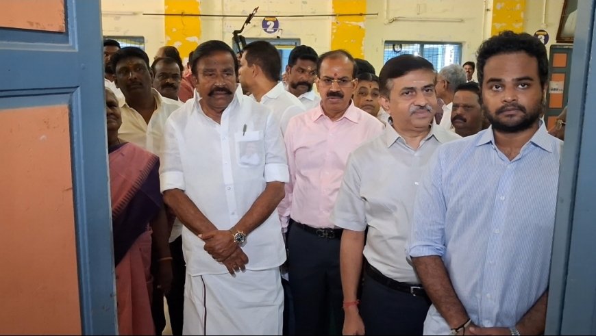தமிழக சட்டப்பேரவை தேர்தல் துவங்கியது ; திருச்சி மேற்கு தொகுதியில் வி.வி.பேட் பழுதால் கேஎன் நேரு உள்பட வாக்காளர்கள் காத்திருப்பு