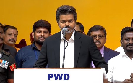 நேரு அரங்கம் அதிர அண்ணா, எம்ஜிஆர் வரிசையில் விஜய், கோட் சூட் உடன் முதல்வராக பதவியேற்பு;