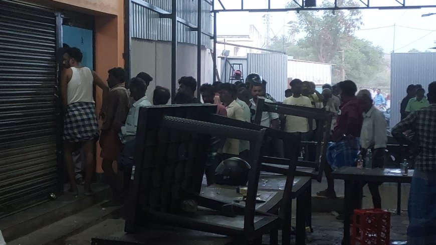 பாட்டிலுக்கு 10 ரூபாய் பாடிய விஜய் ஆட்சியிலும் பாட்டிலுக்கு பத்து ரூபா ; ஊழியர்கள் போராட்டம்: மது பிரியர்கள் கொந்தளிப்பு 