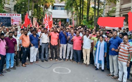 மேனுவல் பேப்பர் பாஸ்' முறையை மீண்டும் செயல்படுத்தக்கோரி டி.ஆர்.இ.யு. தொழிற்சங்கம் சார்பில் கண்டன ஆர்ப்பாட்டம்