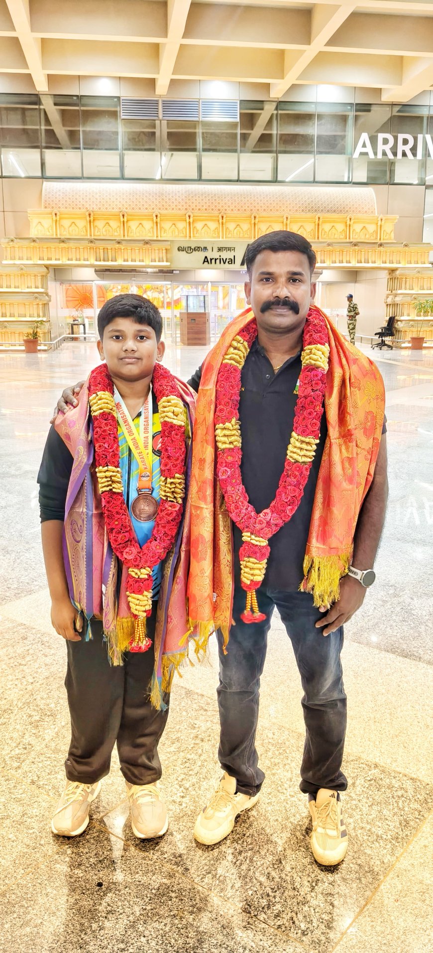 தேசிய அளவிலான கராத்தே போட்டி; வெண்கல பதக்கம் வென்ற திருச்சி மாணவனுக்கு உற்சாக வரவேற்பு