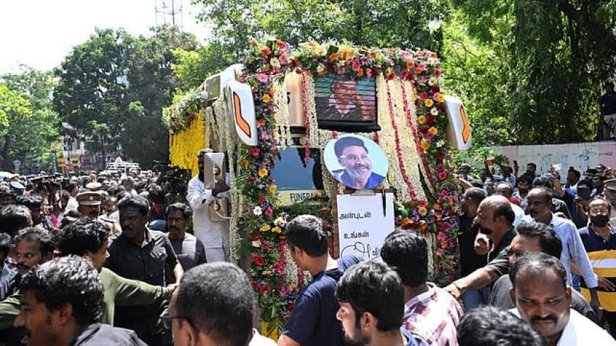 மண்ணிலிருந்து விடை பெற்றார் பன்முக வித்தகர் பாக்யராஜ் ;72 குண்டுகள் முழங்க உடல் தகனம்