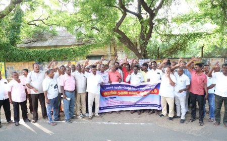 ஆட்சியர் அலுவலகம் முன்பு டாஸ்மாக் தொழிற்சங்கங்களின் போராட்ட குழு ஆர்ப்பாட்டம்