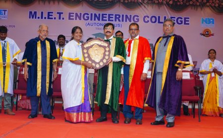 மாணவர்கள் புதிய தொழில்நுட்பத்திற்கு ஏற்றவாறு தங்களை தயார் படுத்திக் கொள்ள வேண்டும் - முனைவர் சுதர்சனராவ்