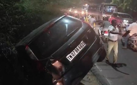 விதிகளை மீறி சிறுவன் இயக்கிய கார்: ரயில்வே மேம்பாலத்தில் தலைகீழாக தொங்கியதில் ஆறு சிறுவர்கள் மீட்பு 